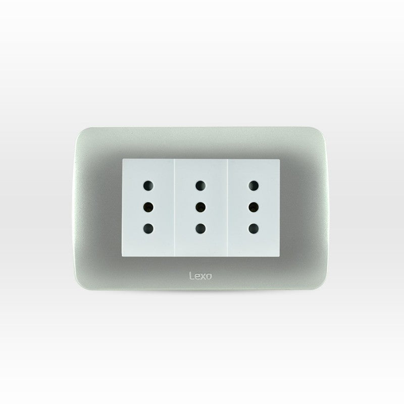 Enchufe triple 10A color plata certificado